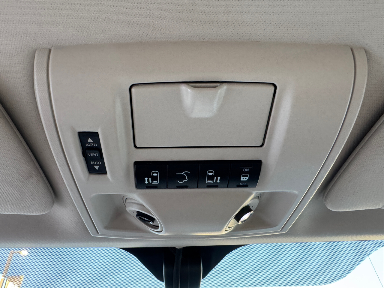 Chrysler Town & Country  2011