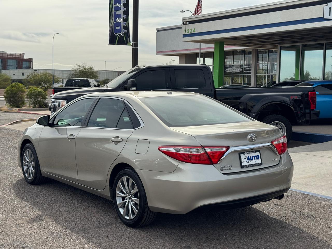 Toyota Camry XLE Auto (Natl) 2017