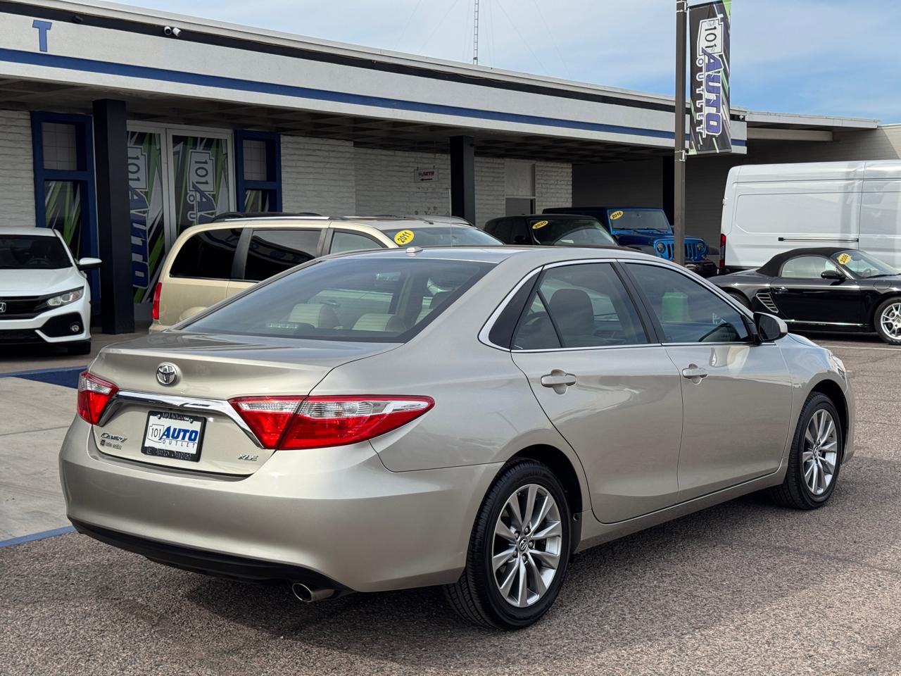Toyota Camry XLE Auto (Natl) 2017