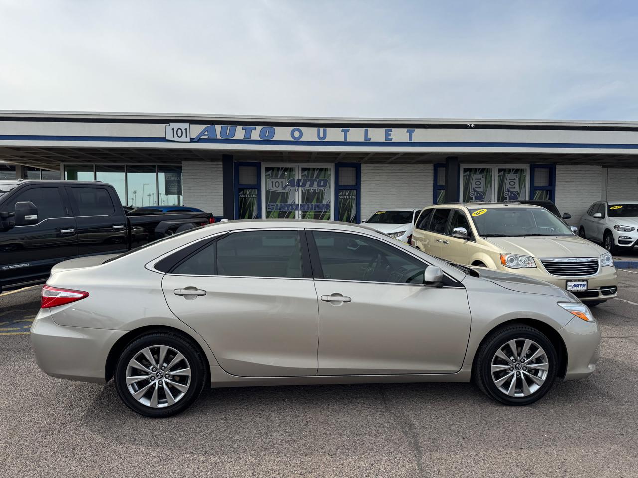 Toyota Camry XLE Auto (Natl) 2017