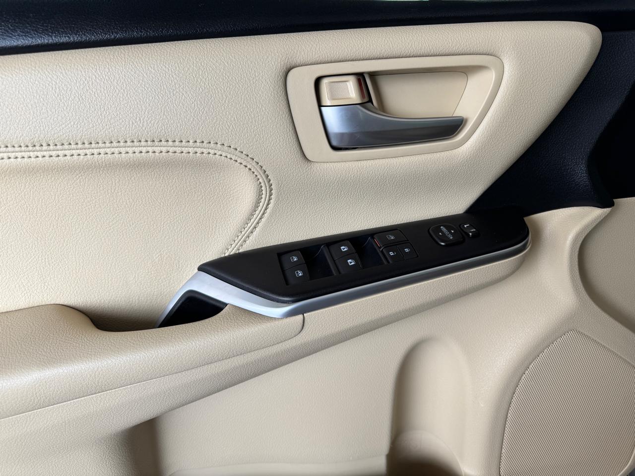 Toyota Camry XLE Auto (Natl) 2017