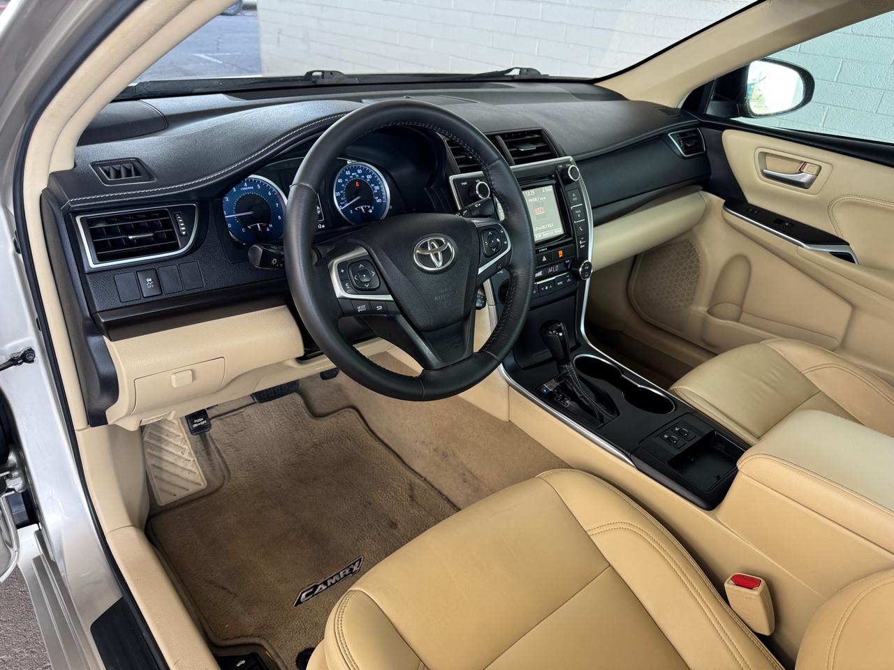 Toyota Camry XLE Auto (Natl) 2017