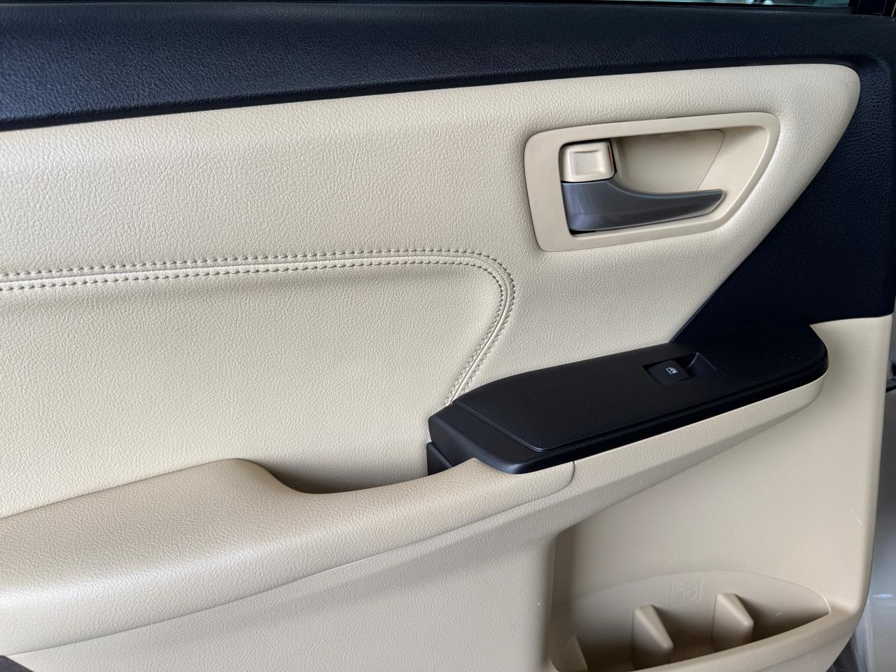 Toyota Camry XLE Auto (Natl) 2017