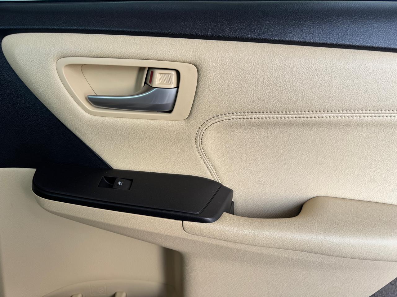 Toyota Camry XLE Auto (Natl) 2017