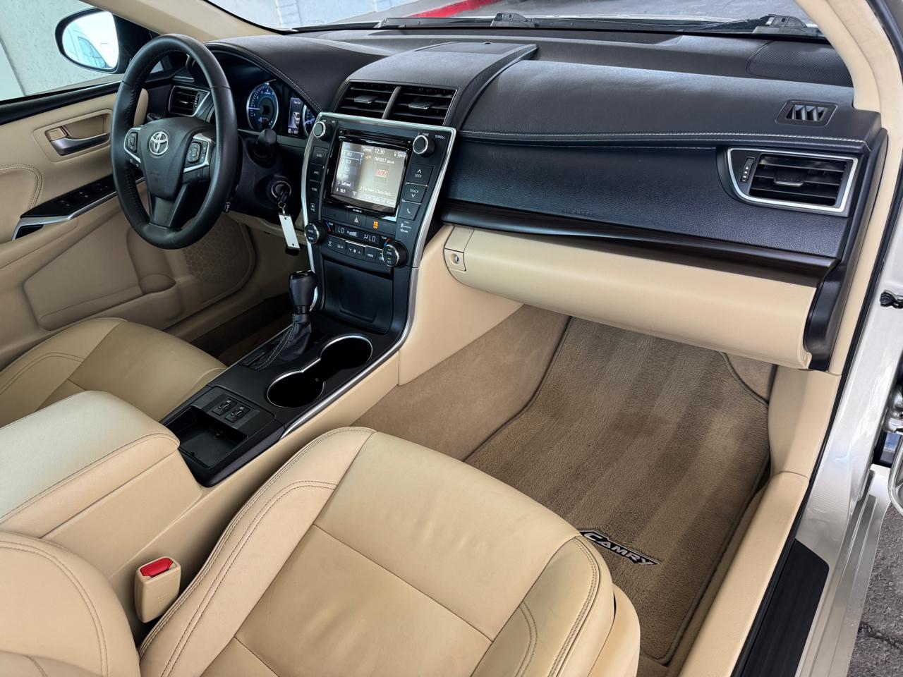 Toyota Camry XLE Auto (Natl) 2017