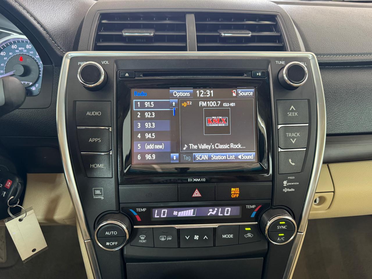 Toyota Camry XLE Auto (Natl) 2017