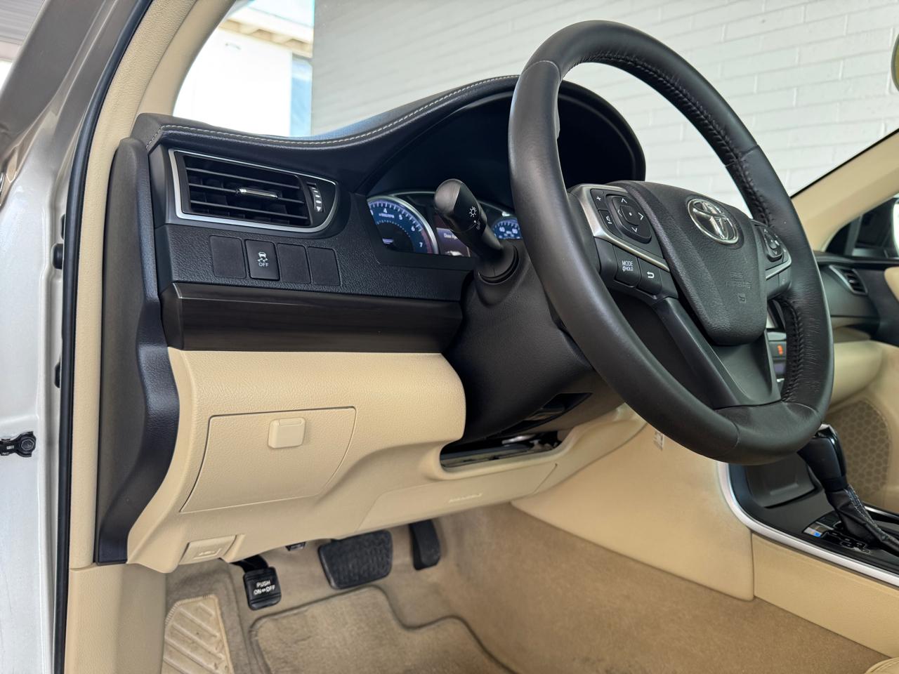 Toyota Camry XLE Auto (Natl) 2017