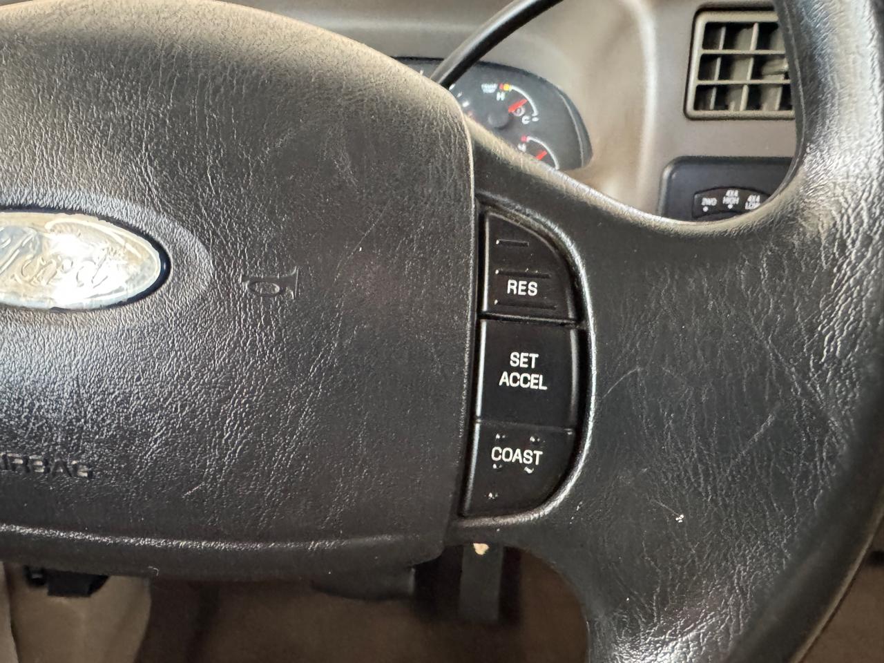 Ford Super Duty F-250 Crew Cab 156" XLT 4WD 2004