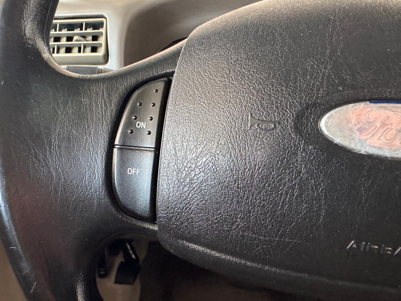 Ford Super Duty F-250 Crew Cab 156" XLT 4WD 2004