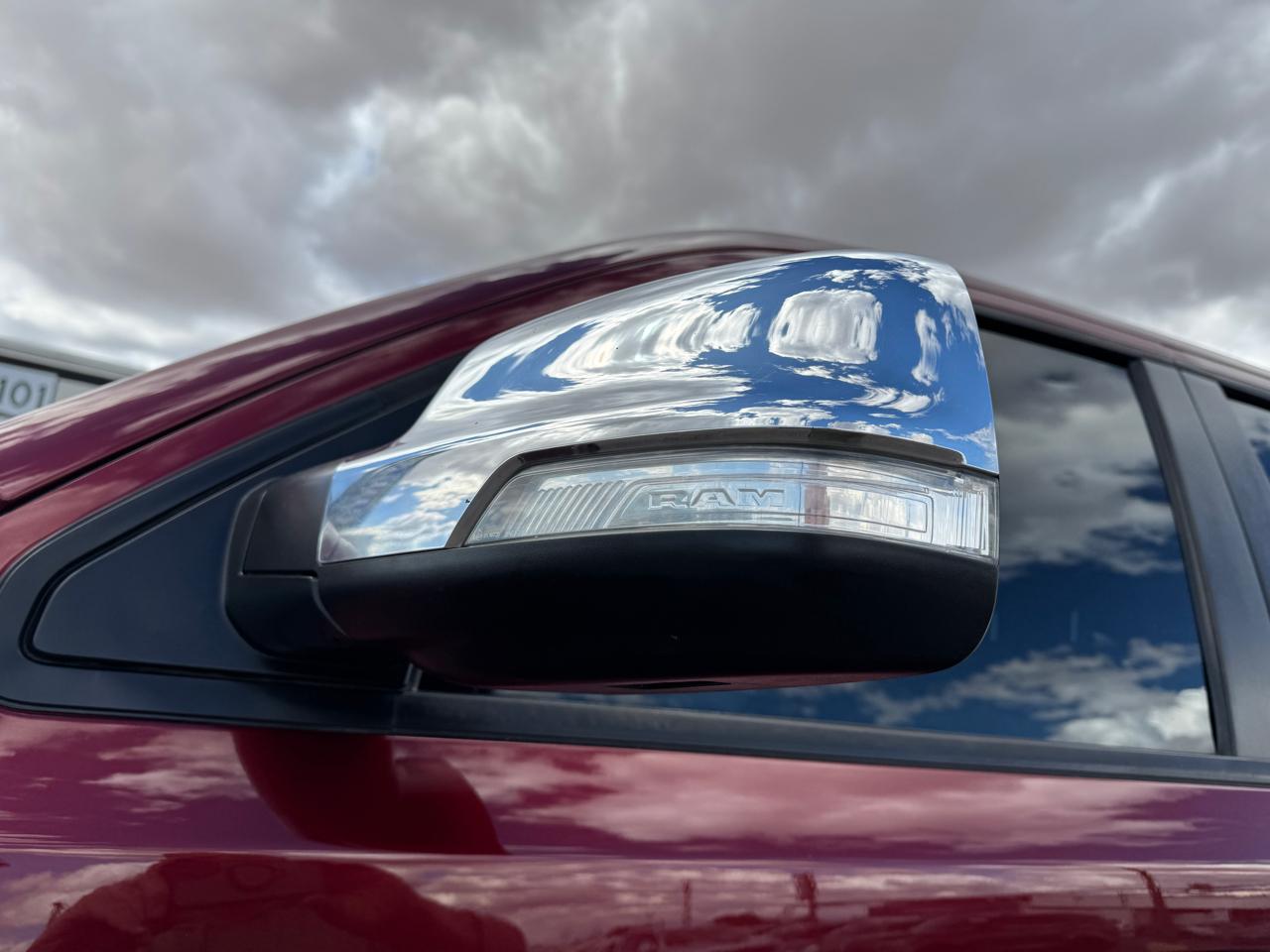 RAM 1500 Laramie 4x4 Crew Cab 5'7" Box 2019