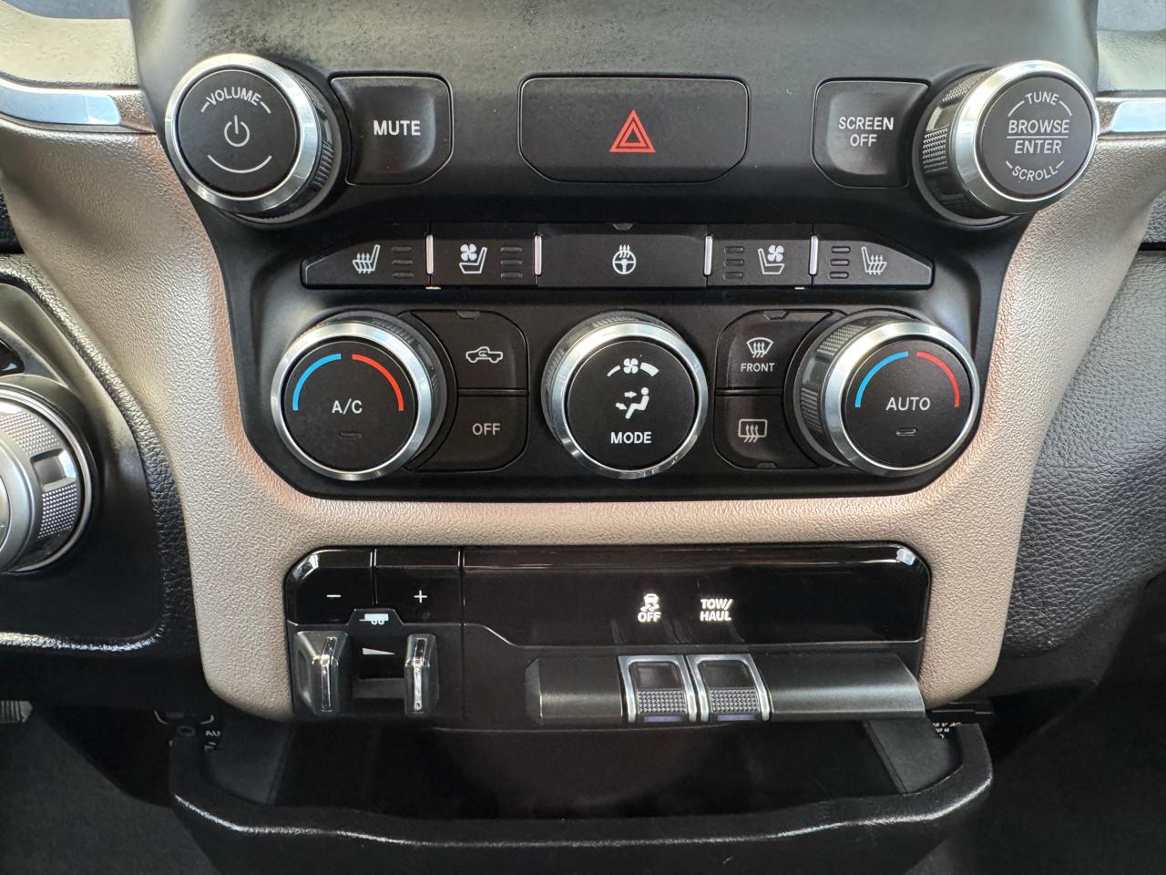 RAM 1500 Laramie 4x4 Crew Cab 5'7" Box 2019