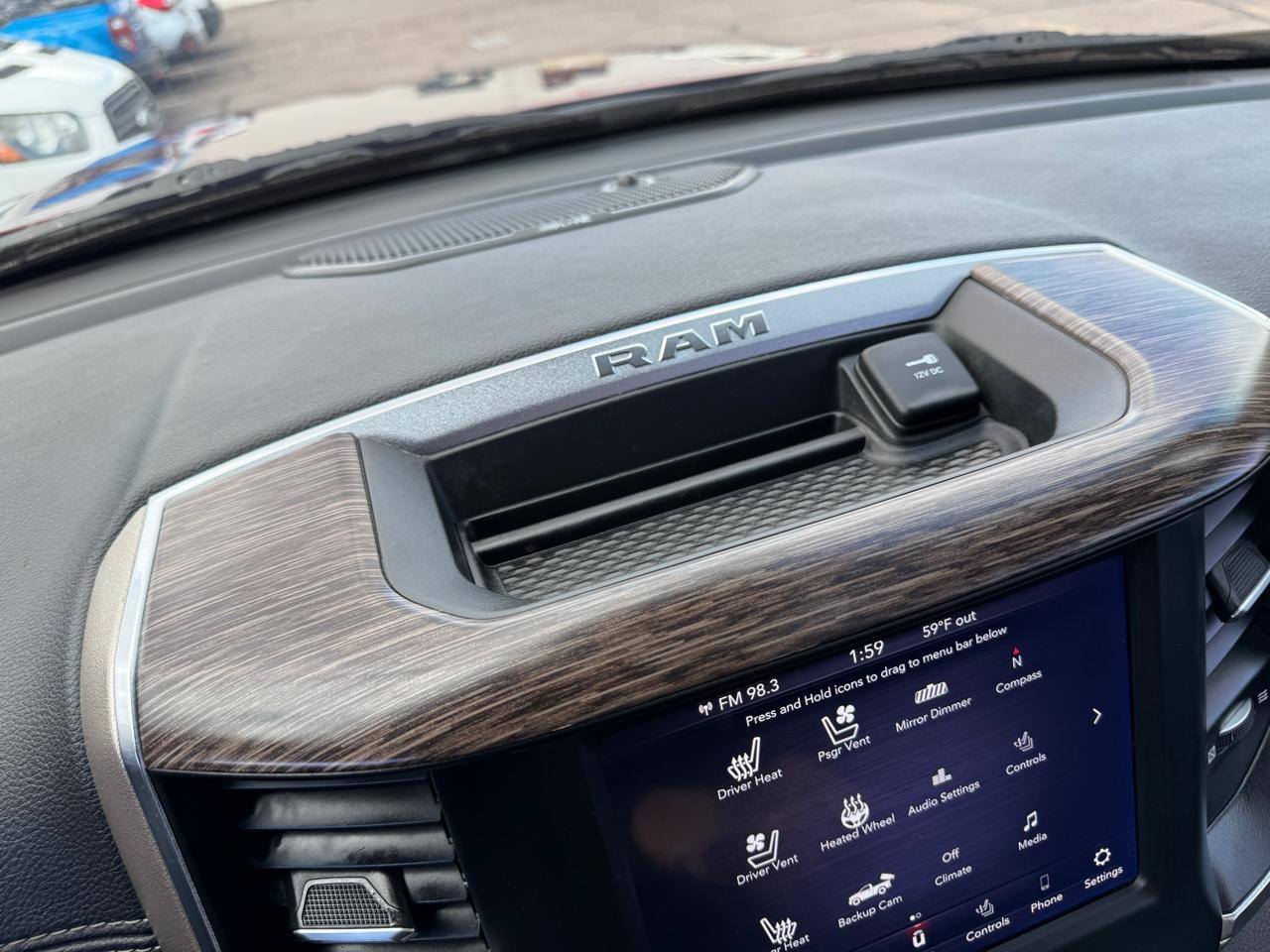 RAM 1500 Laramie 4x4 Crew Cab 5'7" Box 2019