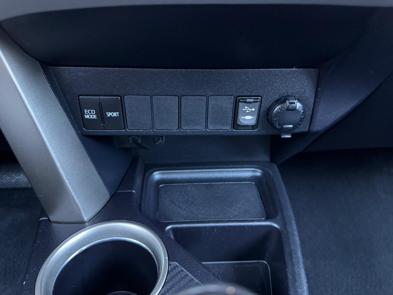 Toyota RAV4 FWD 4dr XLE (Natl) 2013