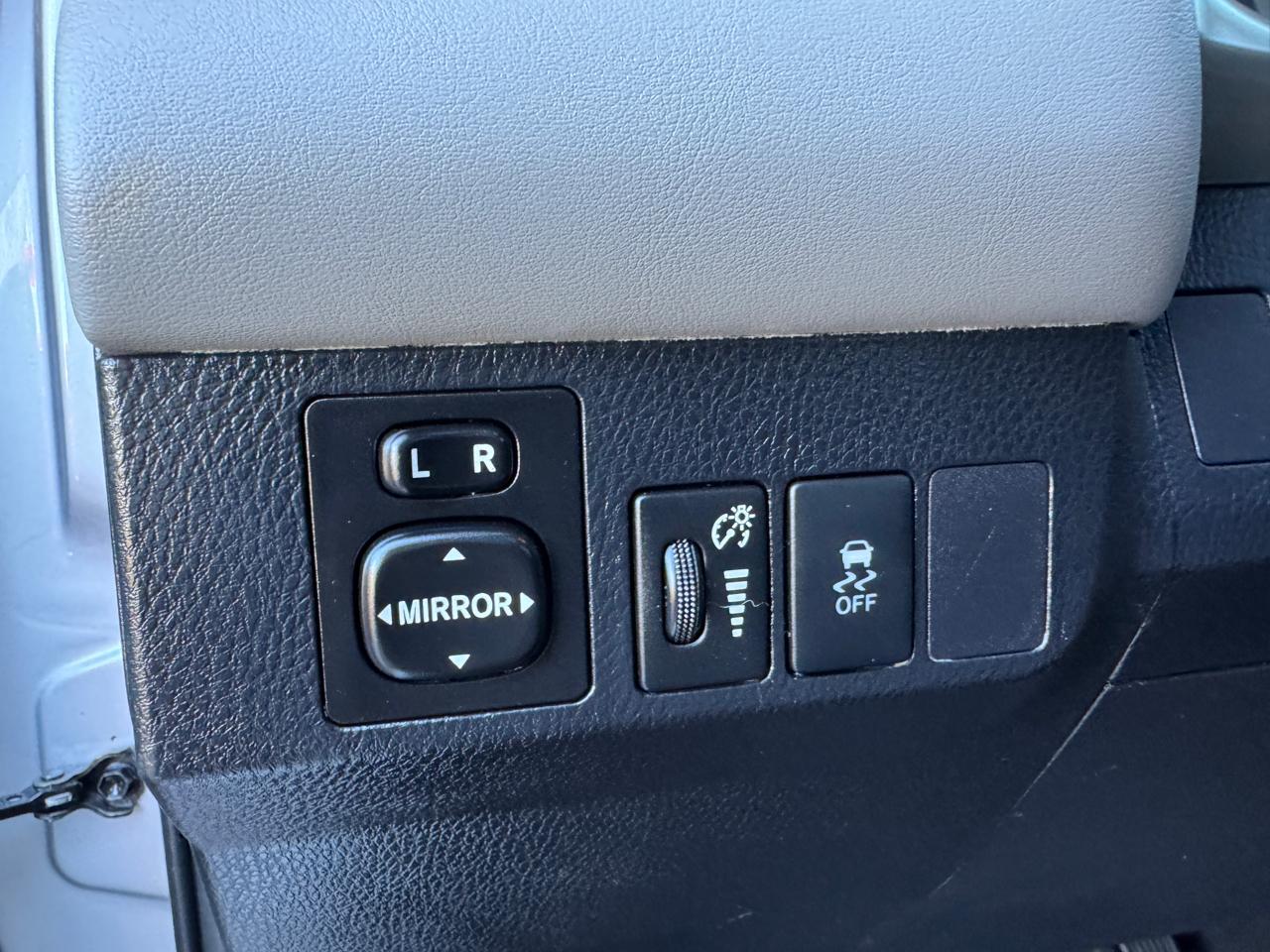 Toyota RAV4 FWD 4dr XLE (Natl) 2013