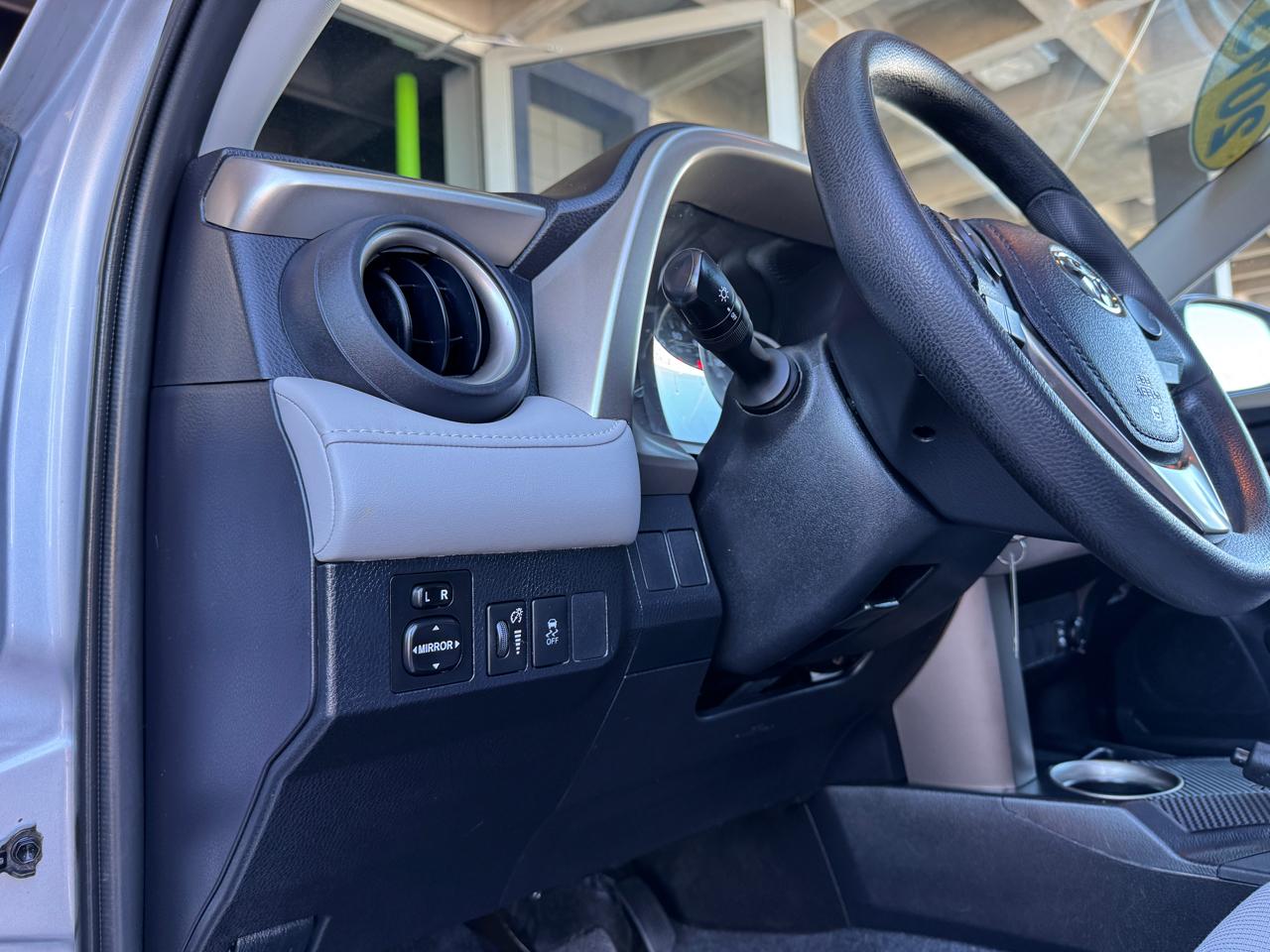 Toyota RAV4 FWD 4dr XLE (Natl) 2013