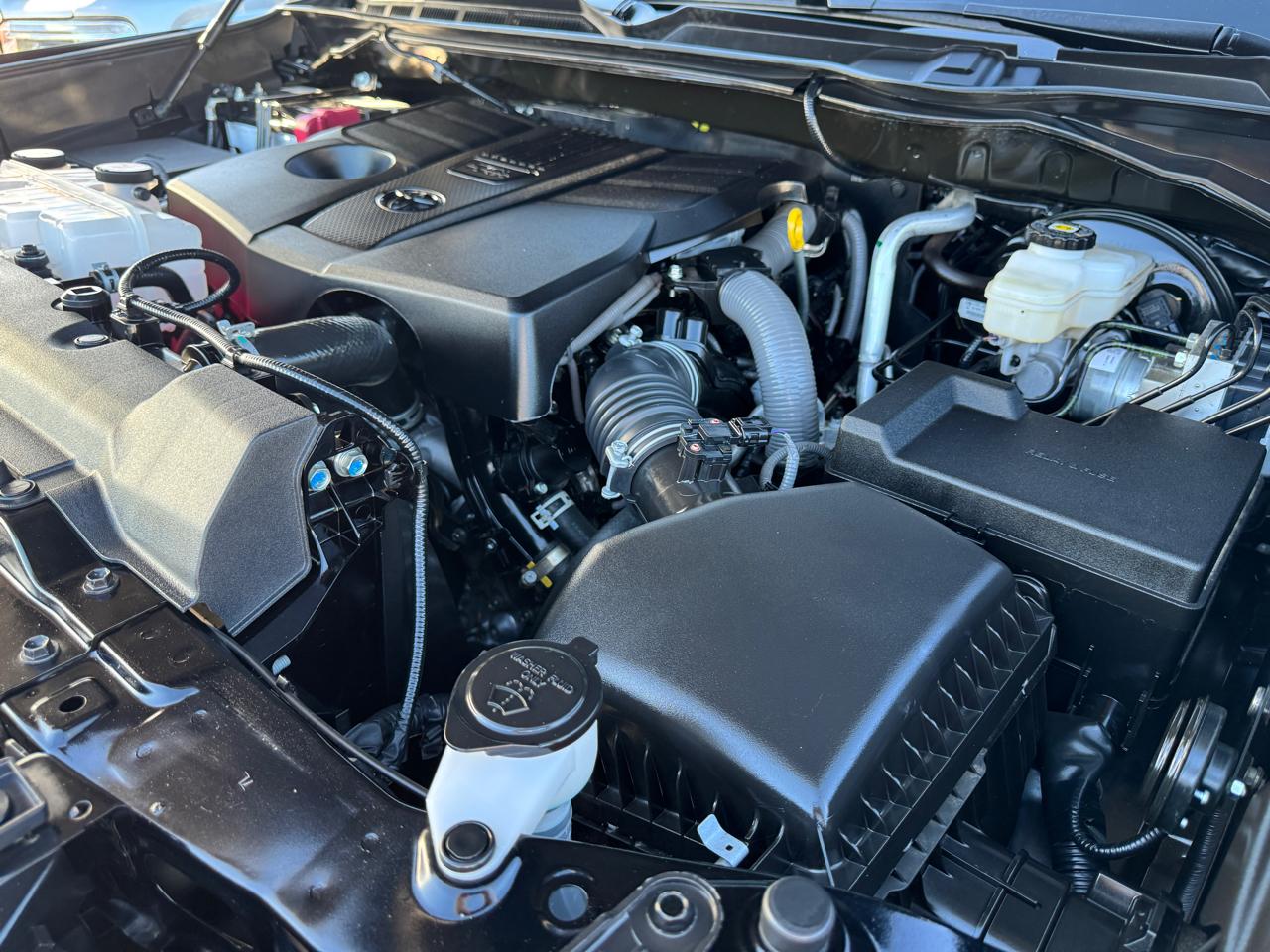 Toyota Tundra 4WD SR5 CrewMax 5.5' Bed (Natl) 2025