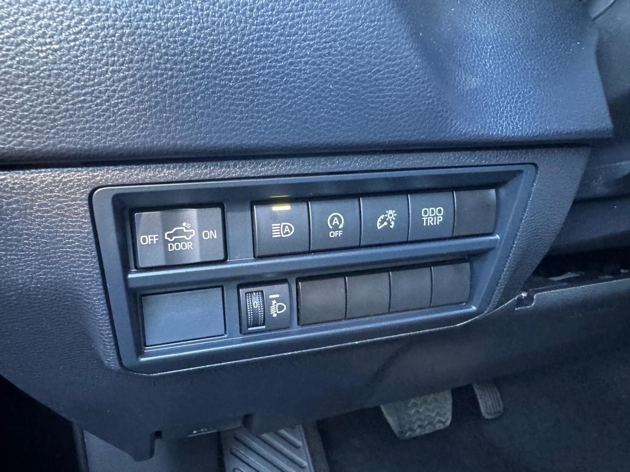 Toyota Tundra 4WD SR5 CrewMax 5.5' Bed (Natl) 2025