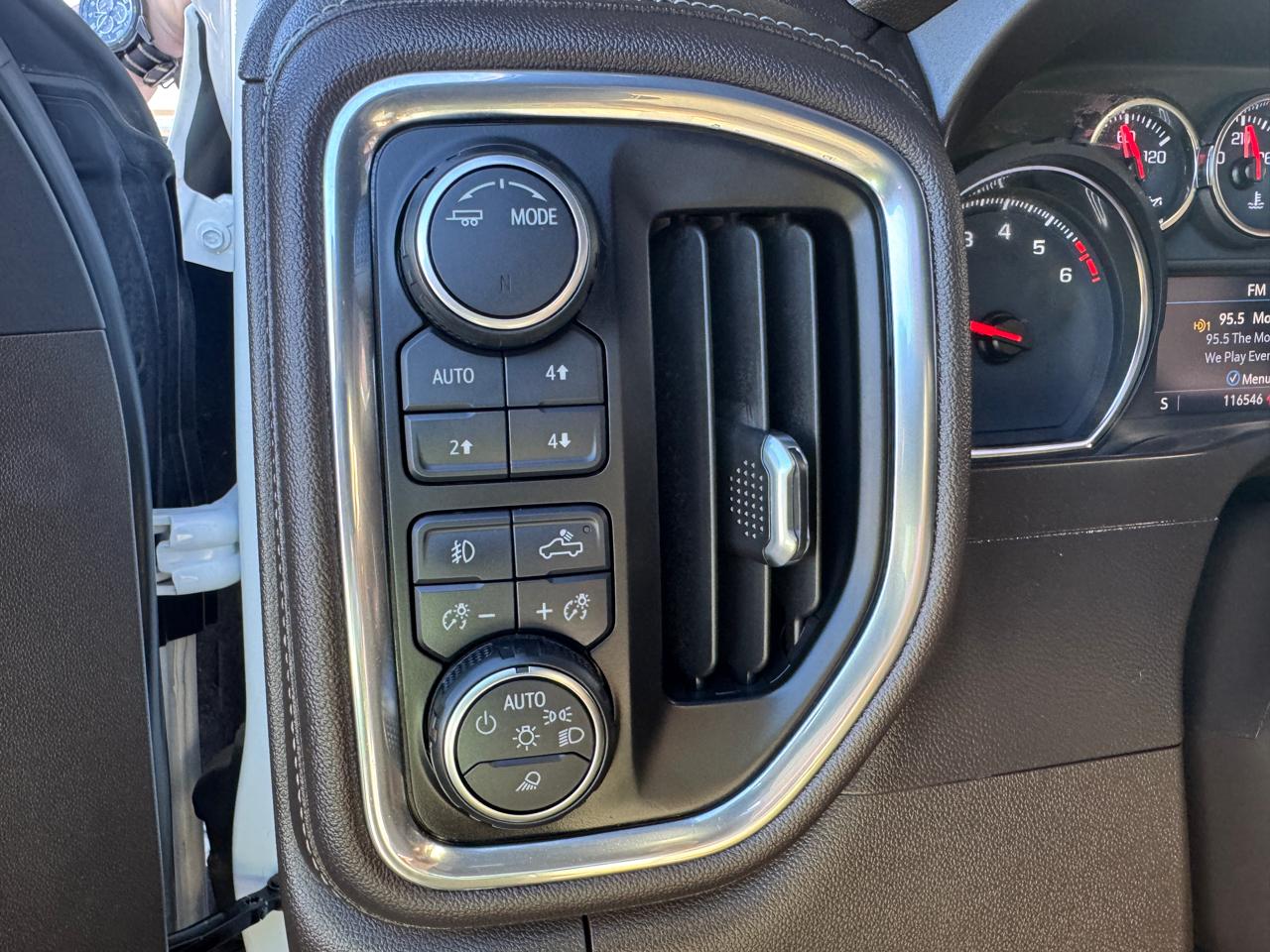 Chevrolet Silverado 1500 4WD Crew Cab 147" LT Trail Boss 2021