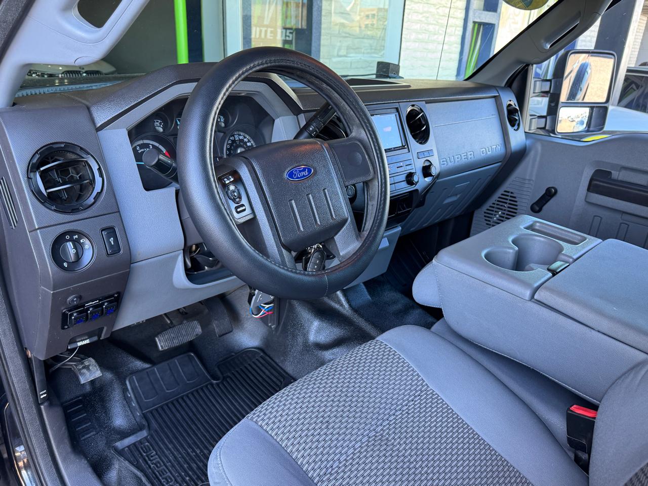 Ford Super Duty F-350 SRW 4WD Crew Cab 172" XL 2015