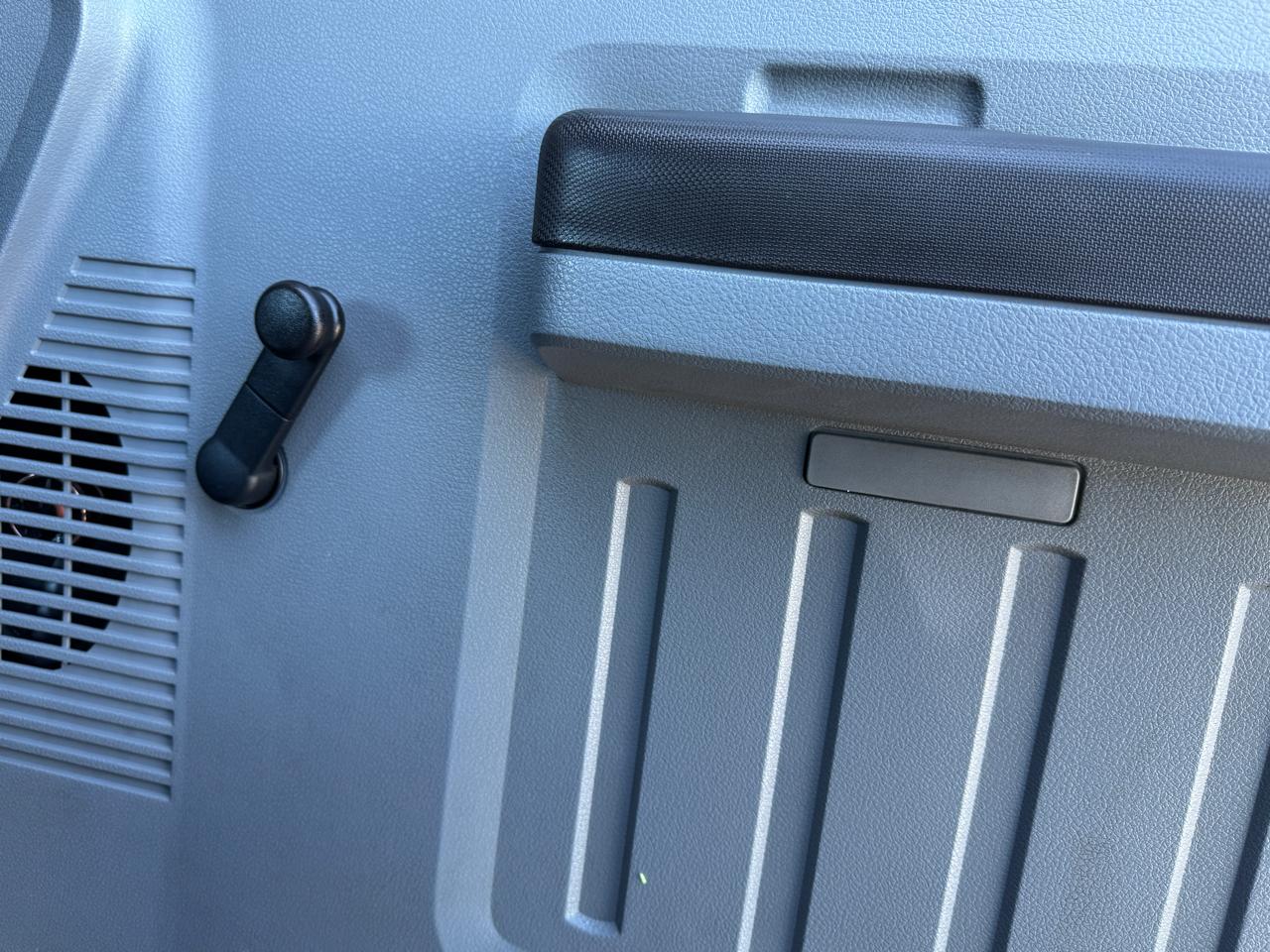 Ford Super Duty F-350 SRW 4WD Crew Cab 172" XL 2015