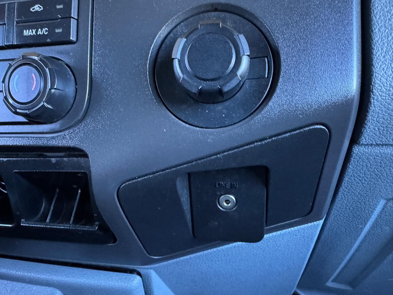 Ford Super Duty F-350 SRW 4WD Crew Cab 172" XL 2015