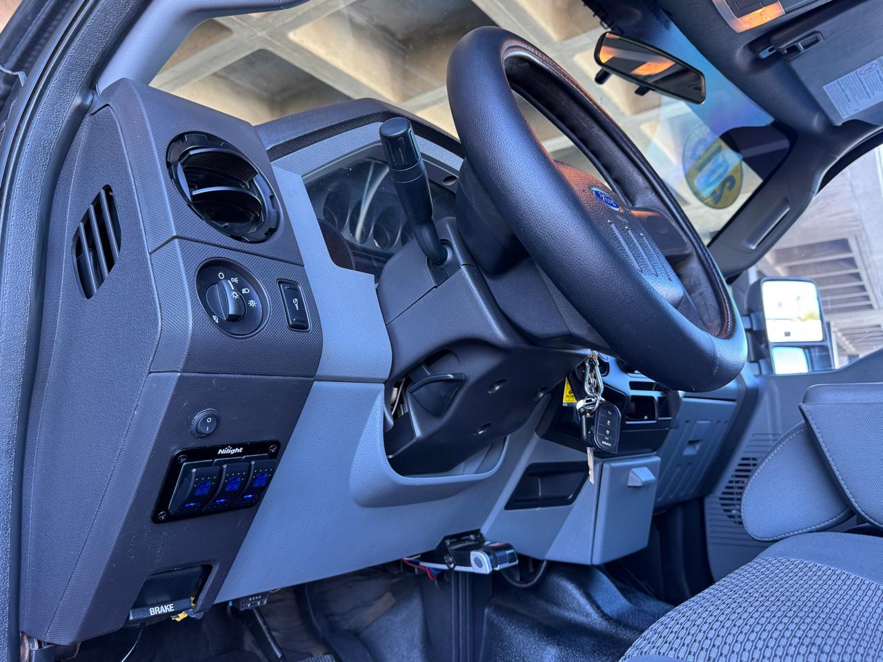 Ford Super Duty F-350 SRW 4WD Crew Cab 172" XL 2015