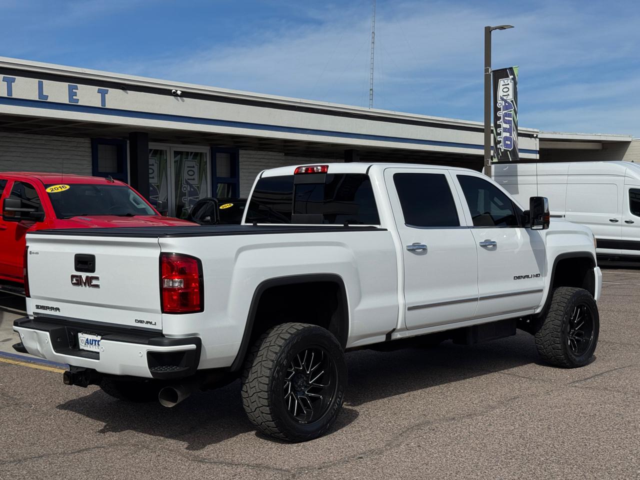 GMC Sierra 2500HD available WiFi 4WD Crew Cab 153.7" Denali 2015