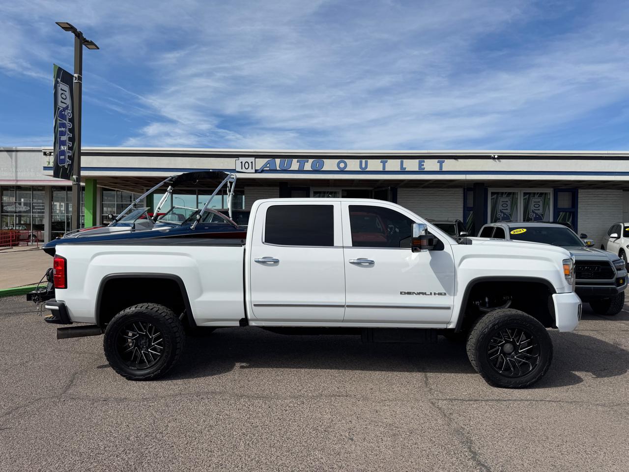 GMC Sierra 2500HD available WiFi 4WD Crew Cab 153.7" Denali 2015