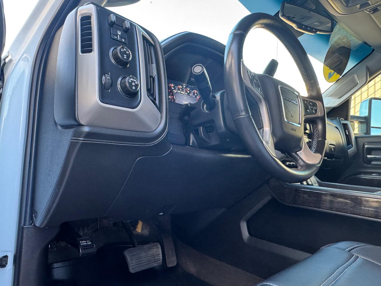 GMC Sierra 2500HD available WiFi 4WD Crew Cab 153.7" Denali 2015