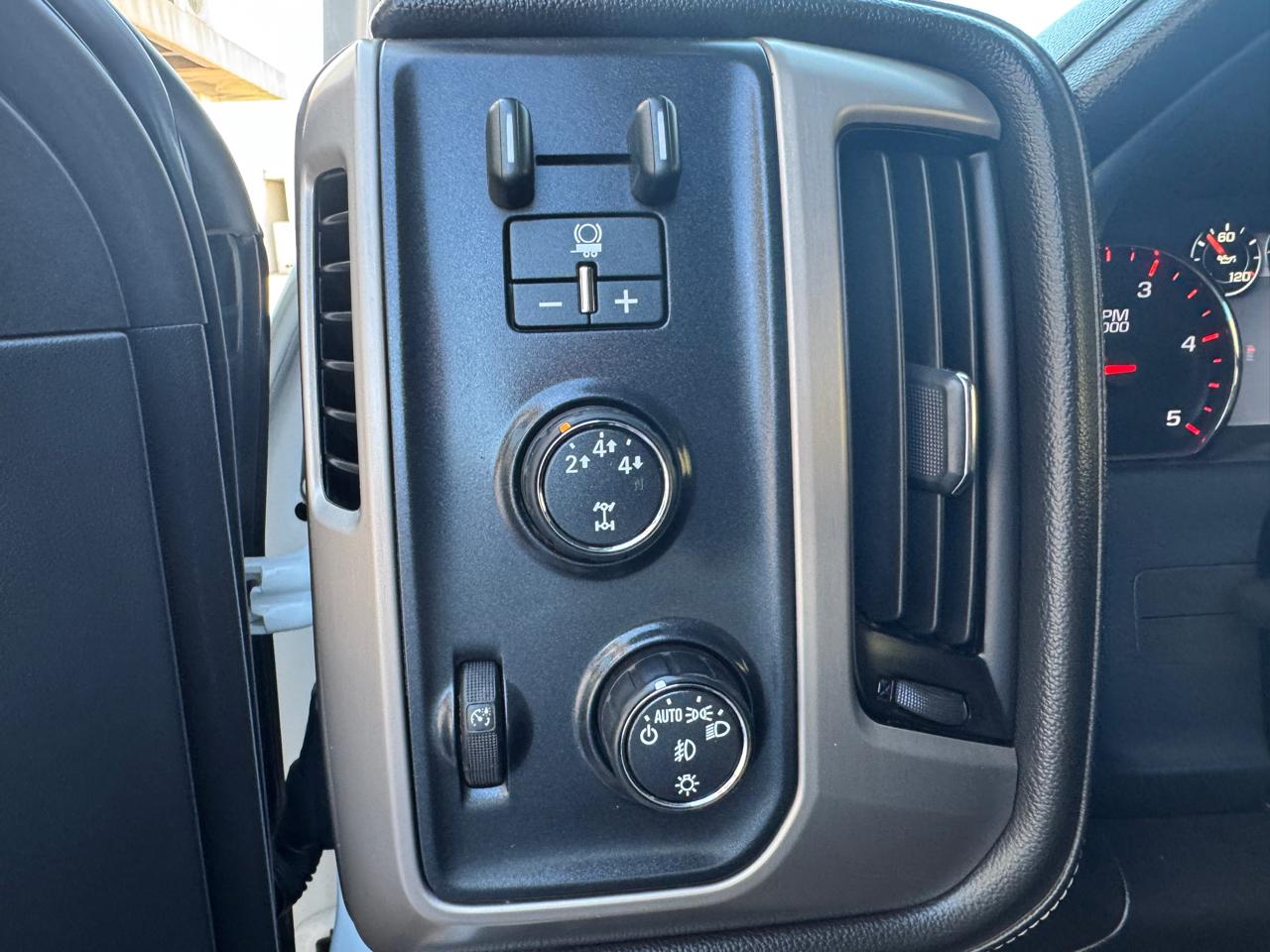 GMC Sierra 2500HD available WiFi 4WD Crew Cab 153.7" Denali 2015