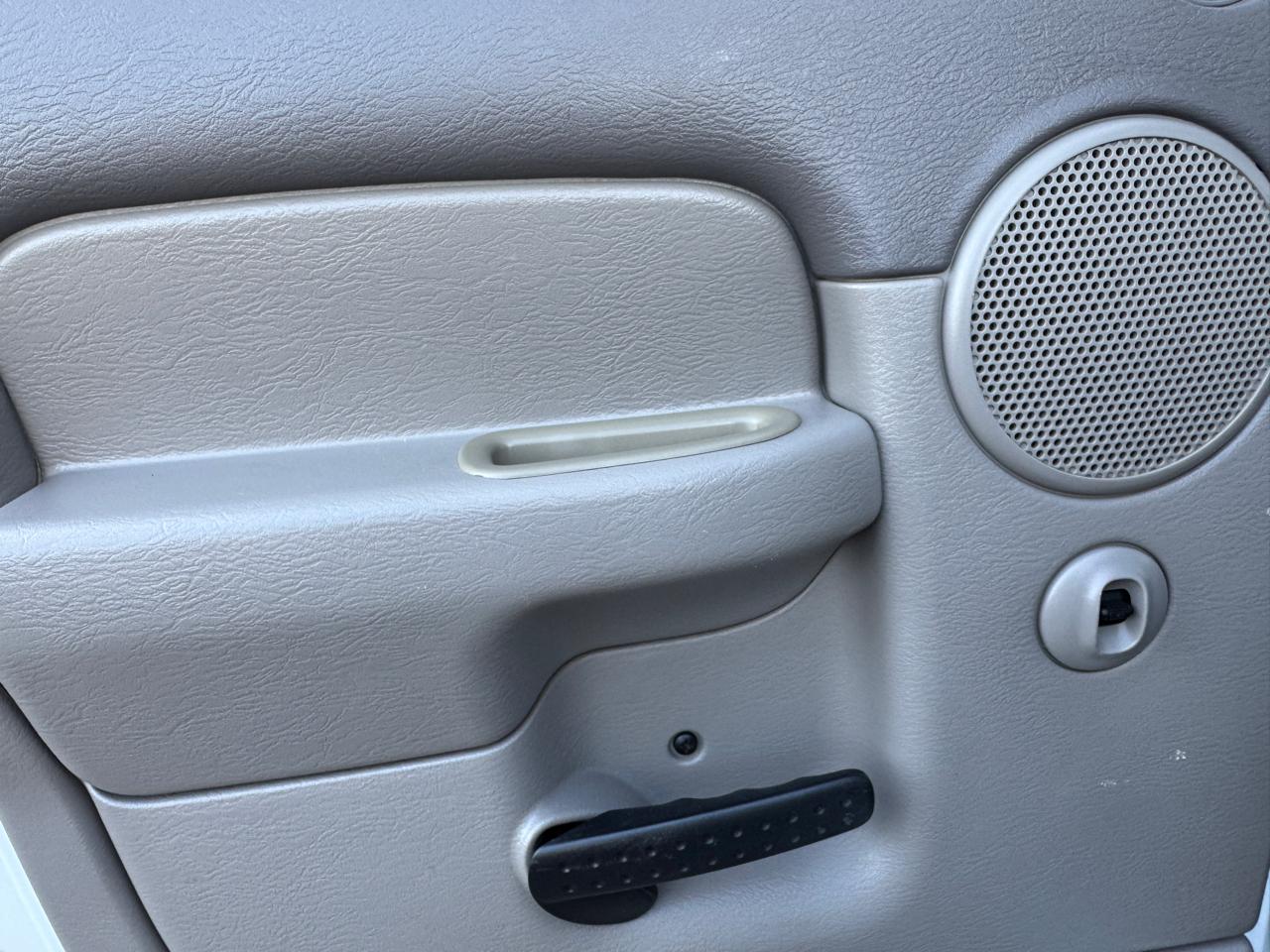 Dodge Ram 2500 4dr Quad Cab 160.5" WB SLT 2004