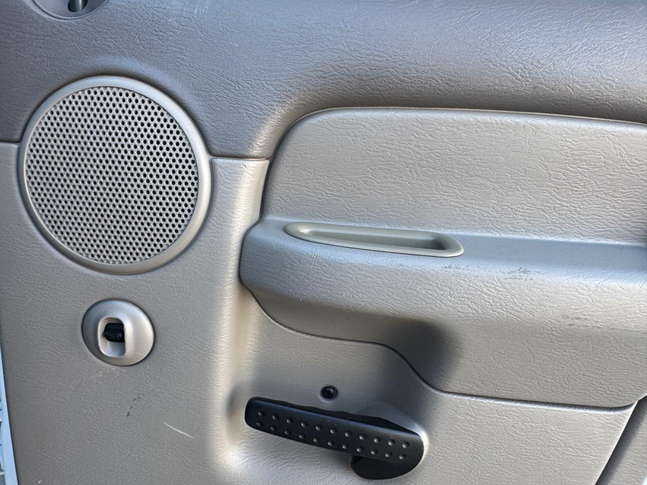 Dodge Ram 2500 4dr Quad Cab 160.5" WB SLT 2004