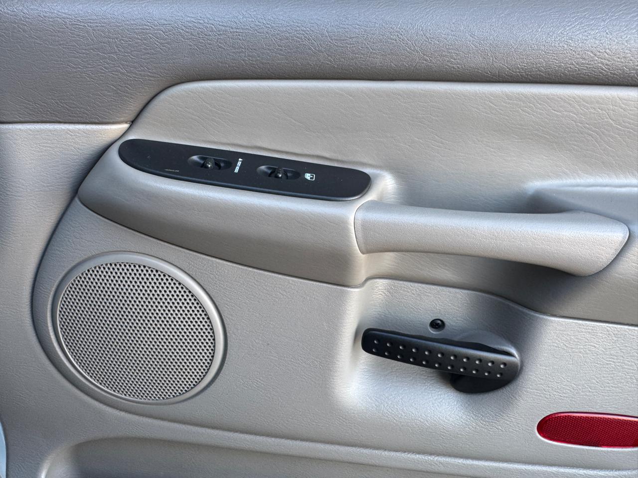 Dodge Ram 2500 4dr Quad Cab 160.5" WB SLT 2004