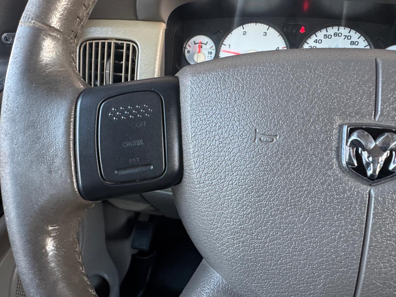 Dodge Ram 2500 4dr Quad Cab 160.5" WB SLT 2004