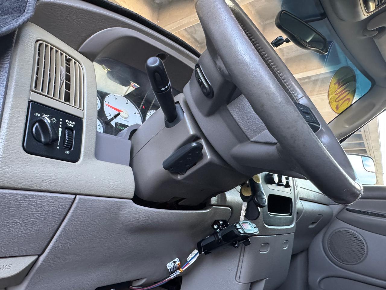 Dodge Ram 2500 4dr Quad Cab 160.5" WB SLT 2004