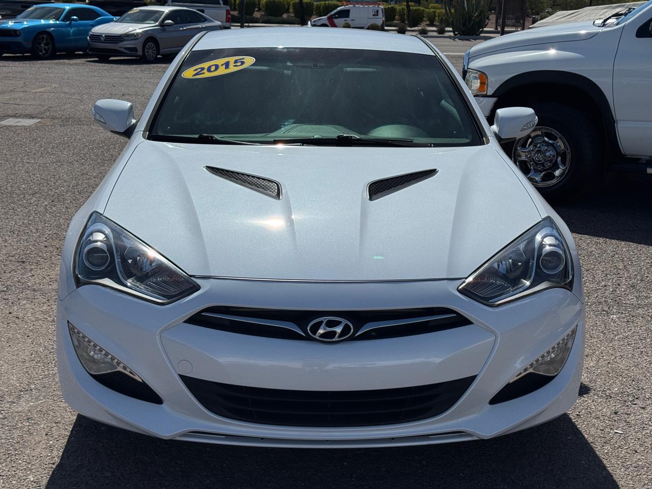 Hyundai Genesis Coupe 2dr 3.8L Auto Base w/Gray Seats 2015