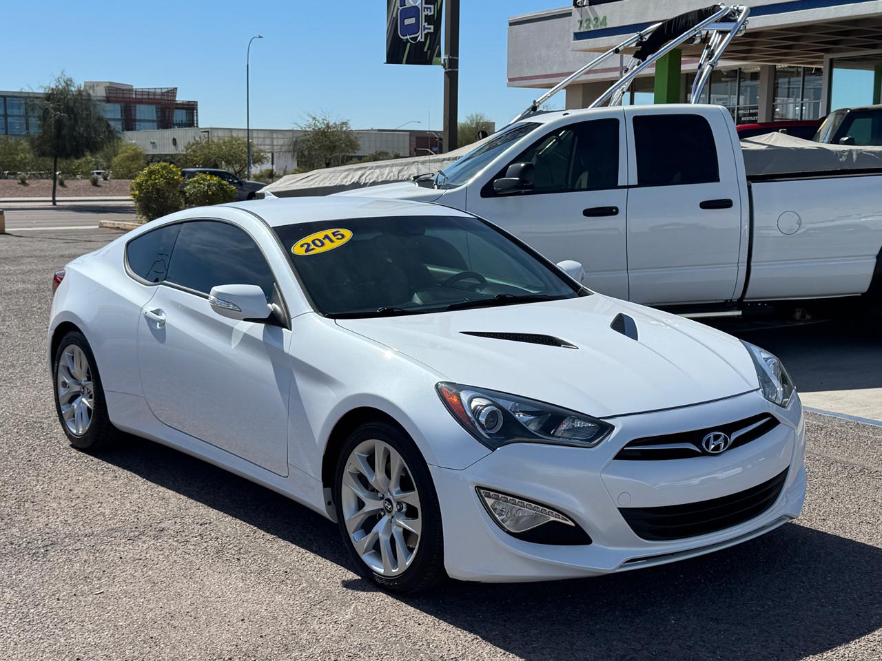 Hyundai Genesis Coupe 2dr 3.8L Auto Base w/Gray Seats 2015