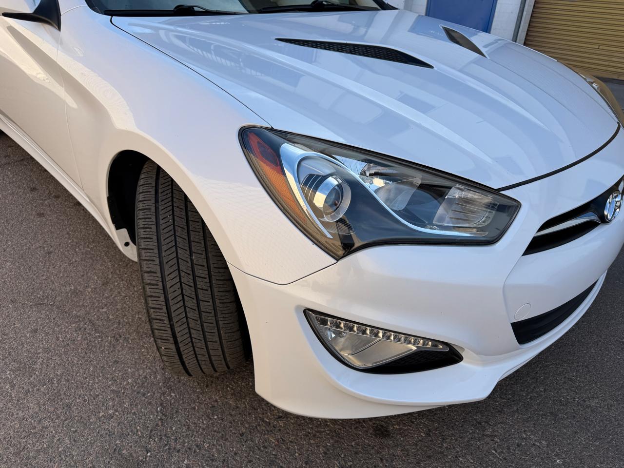 Hyundai Genesis Coupe 2dr 3.8L Auto Base w/Gray Seats 2015