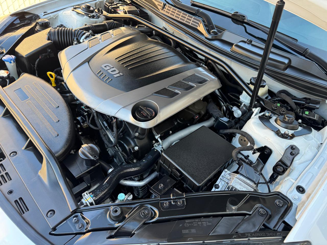 Hyundai Genesis Coupe 2dr 3.8L Auto Base w/Gray Seats 2015