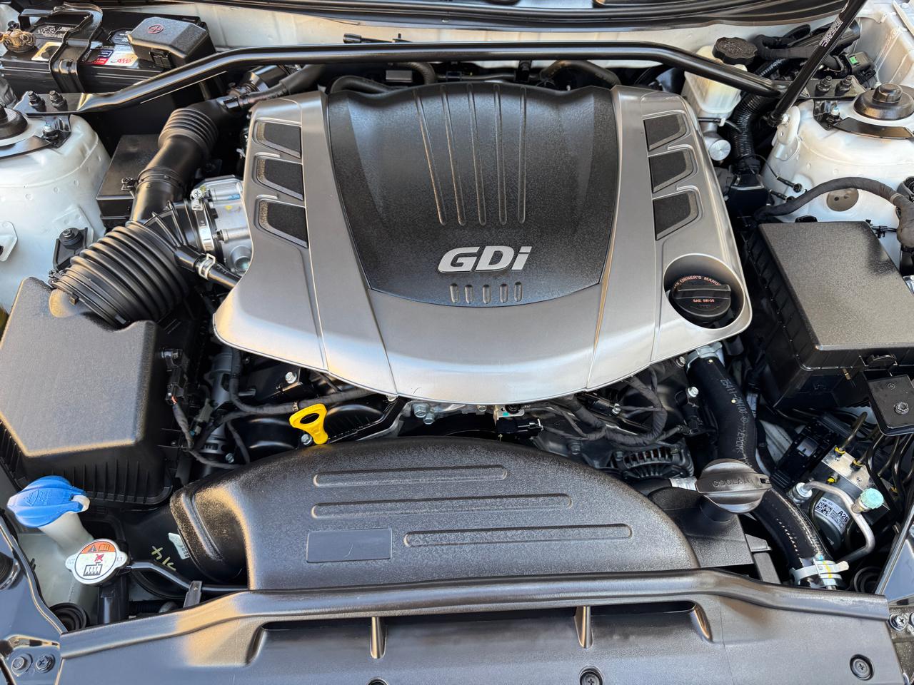 Hyundai Genesis Coupe 2dr 3.8L Auto Base w/Gray Seats 2015