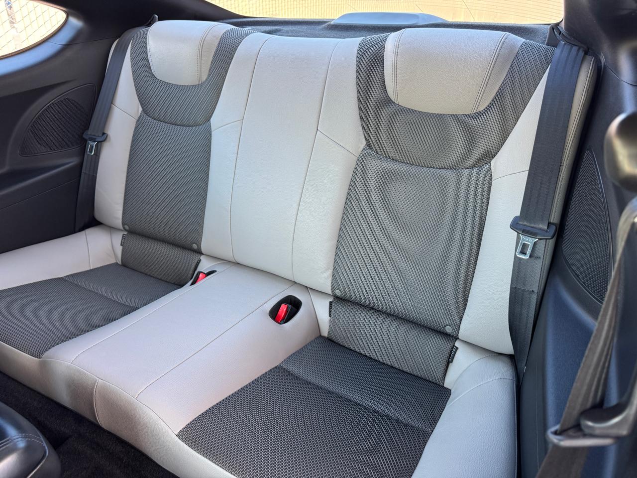 Hyundai Genesis Coupe 2dr 3.8L Auto Base w/Gray Seats 2015