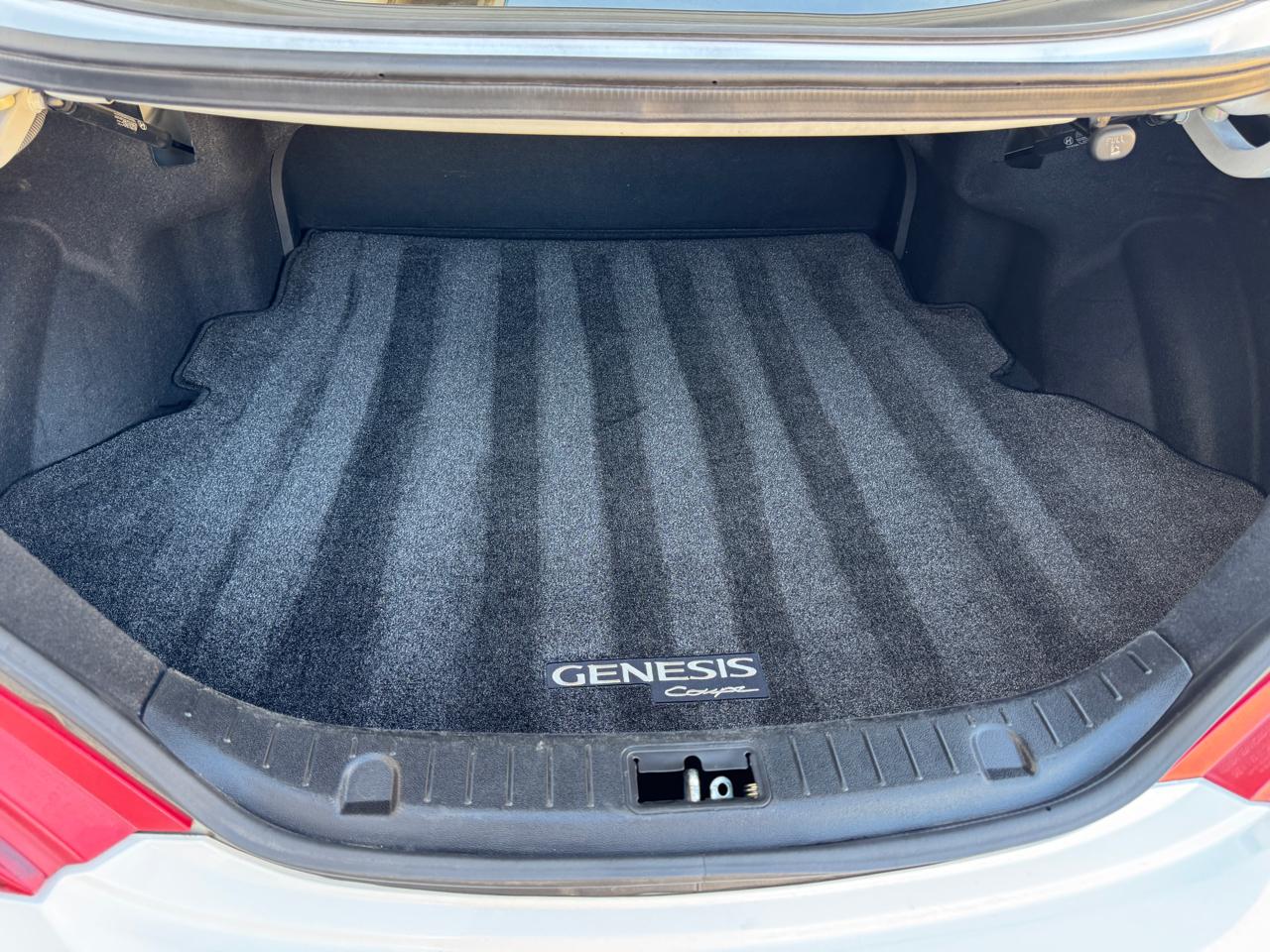Hyundai Genesis Coupe 2dr 3.8L Auto Base w/Gray Seats 2015