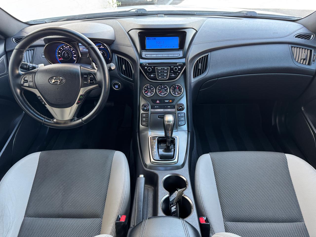 Hyundai Genesis Coupe 2dr 3.8L Auto Base w/Gray Seats 2015