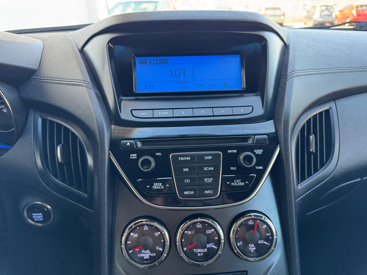 Hyundai Genesis Coupe 2dr 3.8L Auto Base w/Gray Seats 2015