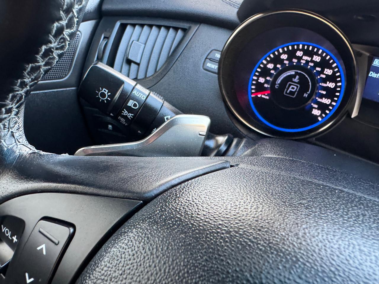 Hyundai Genesis Coupe 2dr 3.8L Auto Base w/Gray Seats 2015