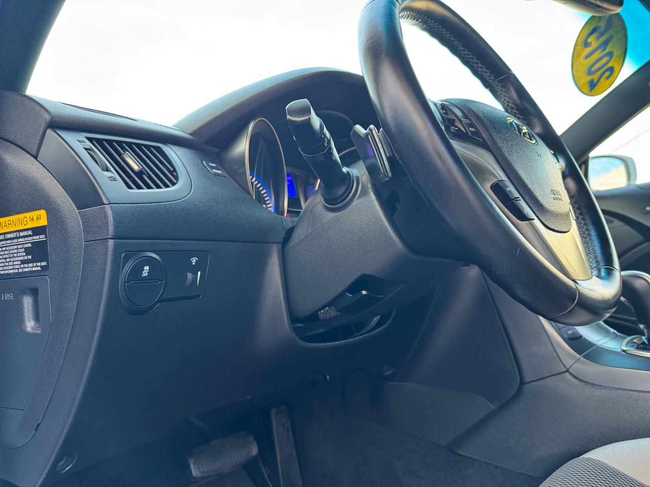 Hyundai Genesis Coupe 2dr 3.8L Auto Base w/Gray Seats 2015