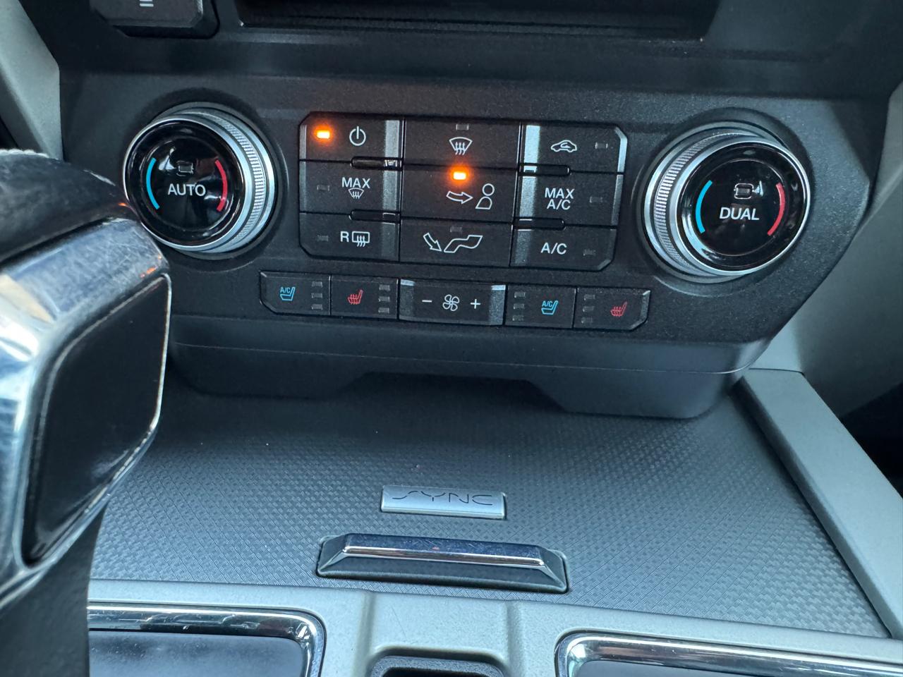 Ford F-150 Lariat SuperCrew 4WD 2017