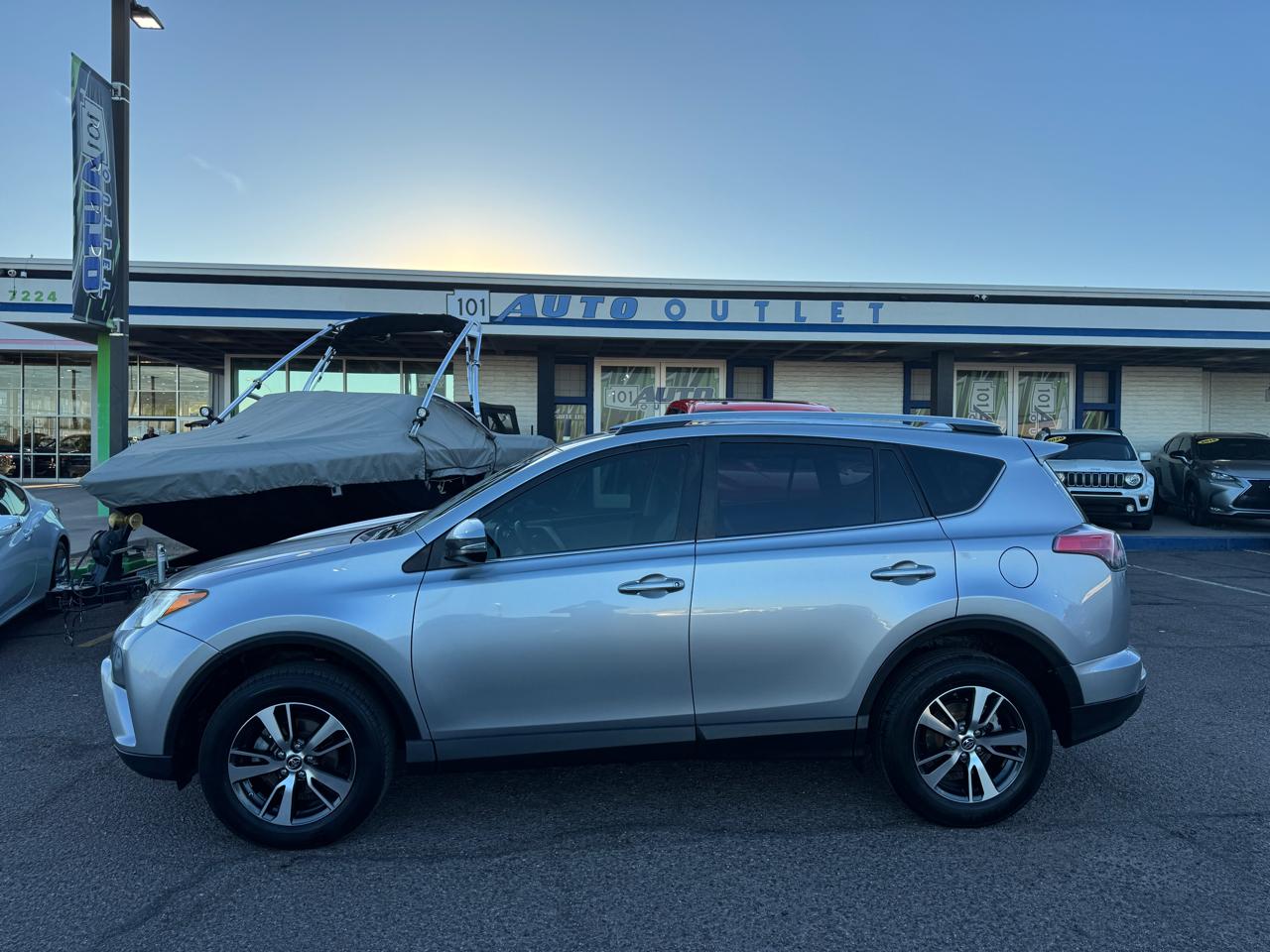 Toyota RAV4 XLE FWD (Natl) 2018