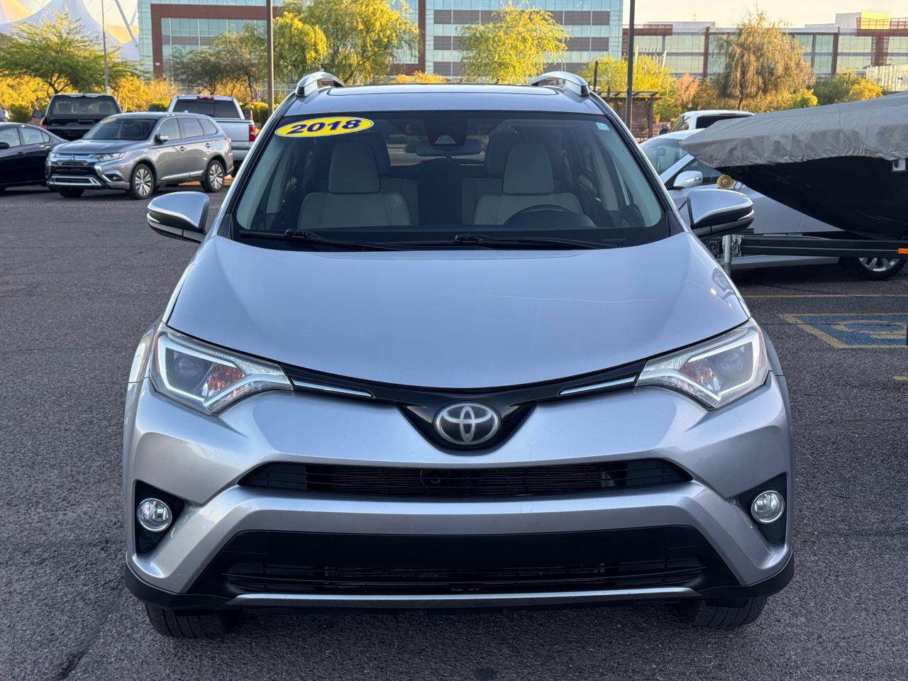 Toyota RAV4 XLE FWD (Natl) 2018