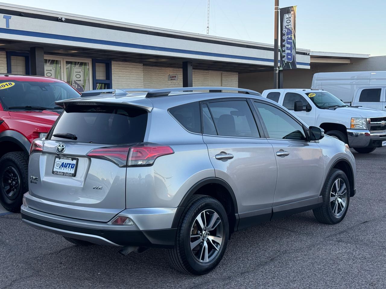 Toyota RAV4 XLE FWD (Natl) 2018